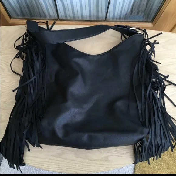 NWOT Black Fringe Hobo Shoulder Bag - Sleek Everyday Carry - Picture 8 of 8